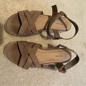 Strap sandals, Velcro shoes